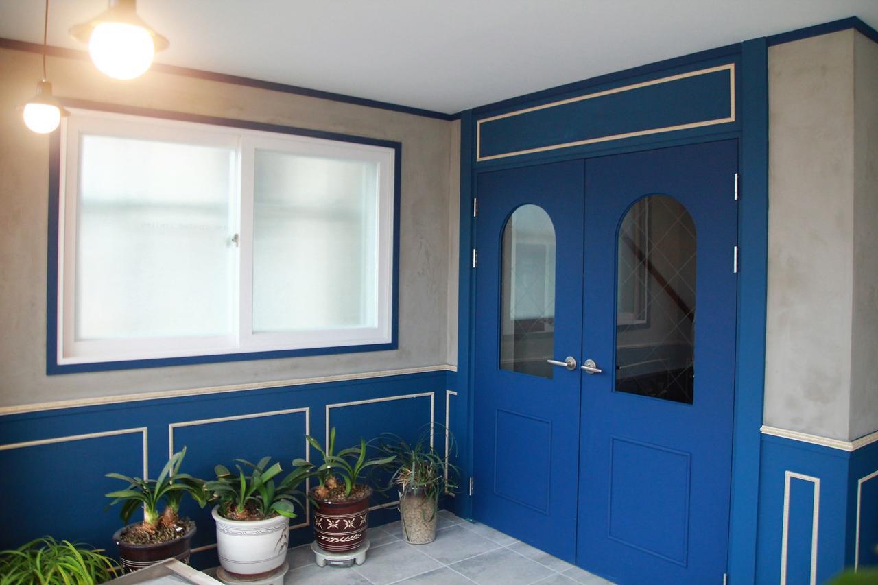 Blue Door Hostel Guesthouse Сокчхо Екстер'єр фото
